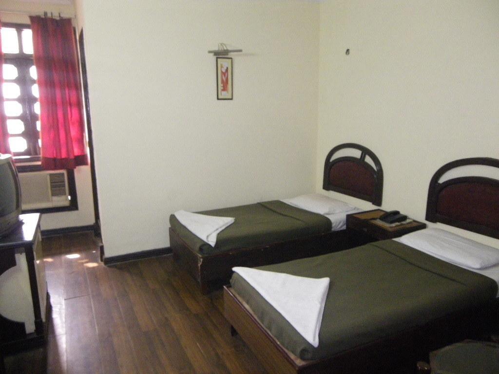 Hotel Metro Continental Delhi  Room photo