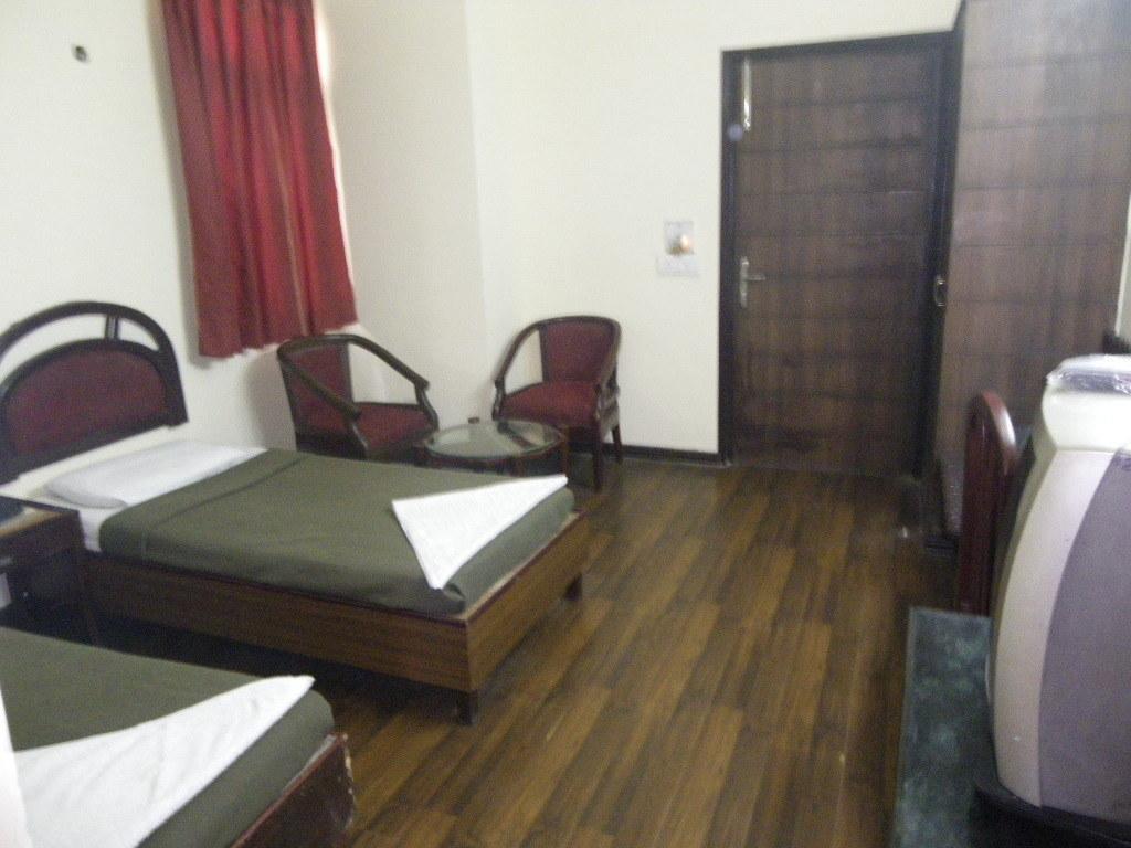 Hotel Metro Continental Delhi  Room photo