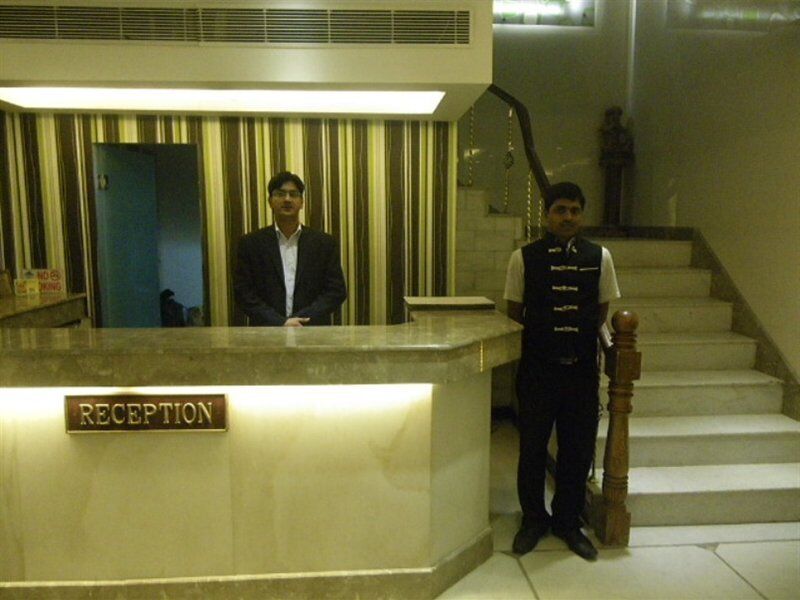 Hotel Metro Continental Delhi  Exterior photo
